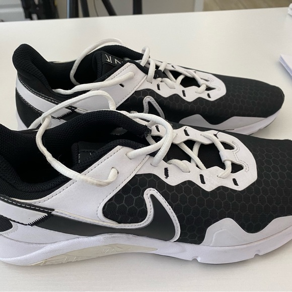 Nike Men’s Legend Essential 2 Training Shoes Athletic CQ 9356-015 Size 9.5 - Picture 2 of 8